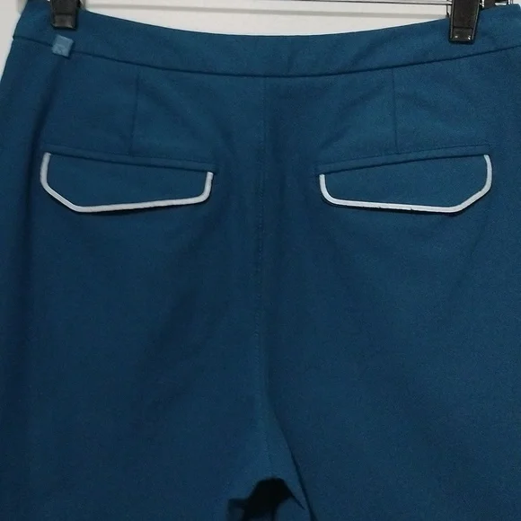 Lululemon women's Bermuda shorts size 6